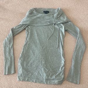 Cute lightweight gray sweater!